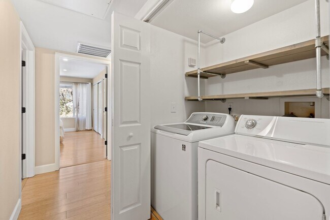 Building Photo - Best 2 Bed, 2 Bath Condo in Willow Ranch.