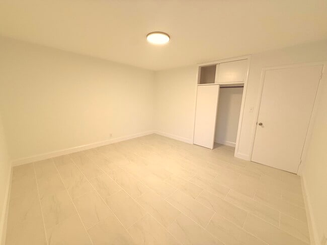 Building Photo - 626 Prosperity Farms Rd