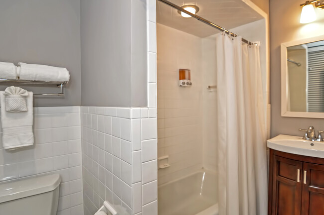 En suite bathroom - 46 Cedar Lane Way