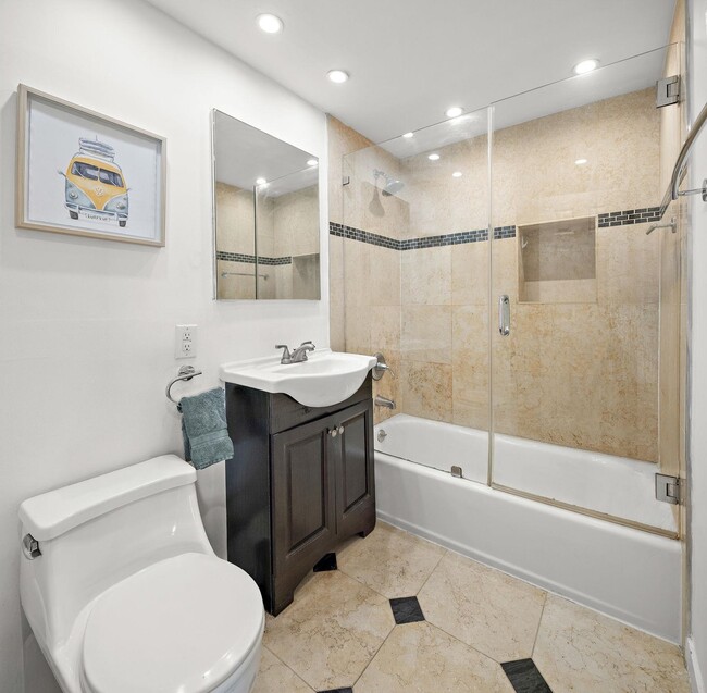 Building Photo - 1315 Washington St