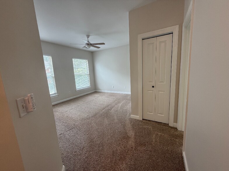 Building Photo - 1721 Wyngate Cir