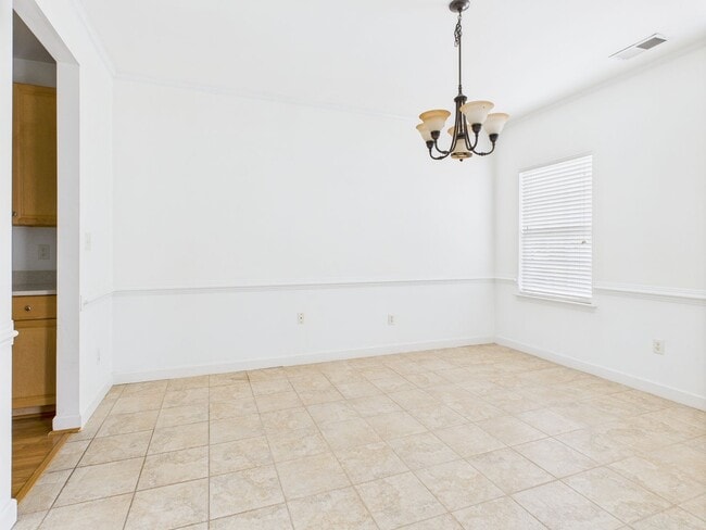Building Photo - Stunning 4-Bedroom, 2.5-Bathroom Home in t...
