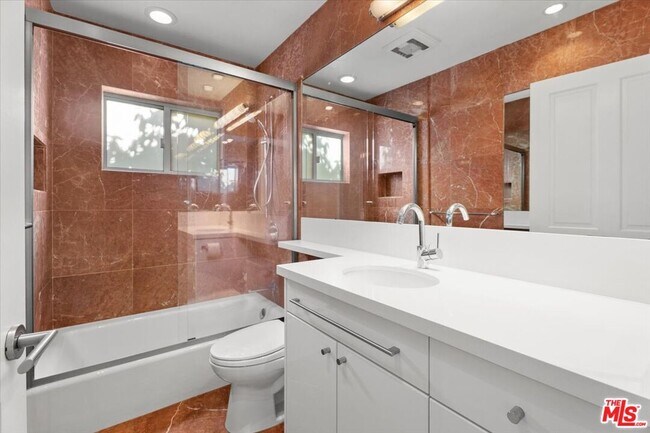 Building Photo - 4031 Hollyline Ave