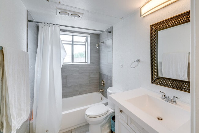 Building Photo - 85 Phoenix Dr