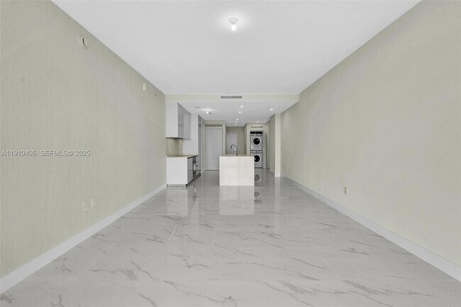 Building Photo - 700 NE 24th St