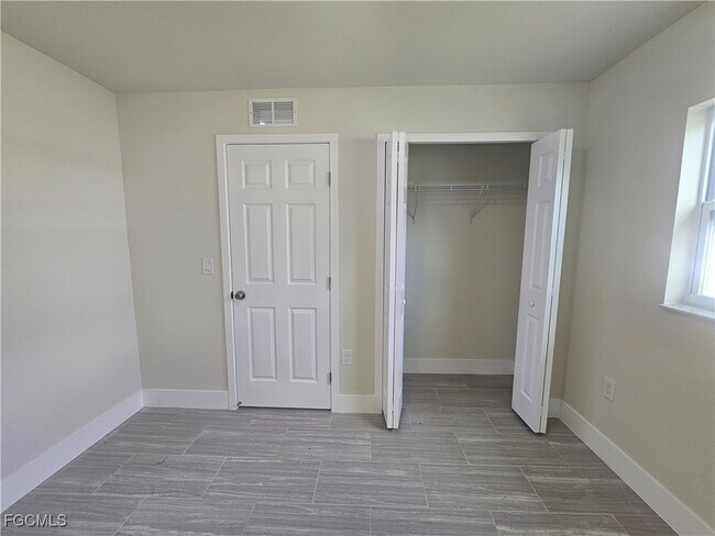 Building Photo - 874 Apartment St