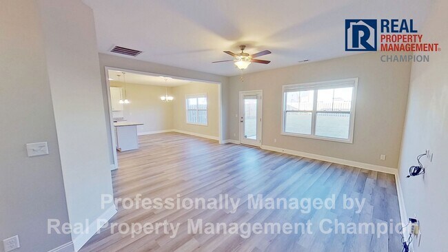 Building Photo - Spacious Home with Fenced Yard