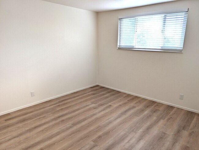 Building Photo - 4511- 4515 Penniman