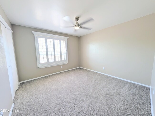 Building Photo - 612 Somerset Dr