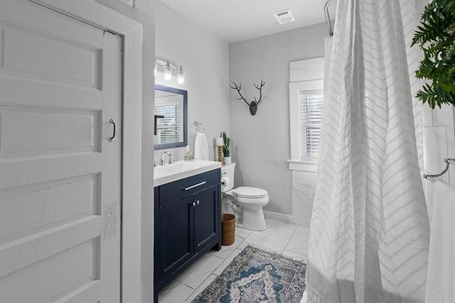 Building Photo - 915 N Center St