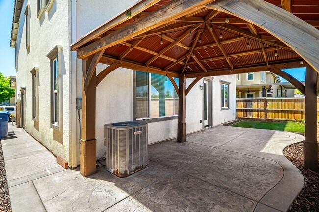 Building Photo - 9733 Tribeca Dr