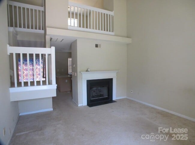 Building Photo - 10116 Forest Landing Dr