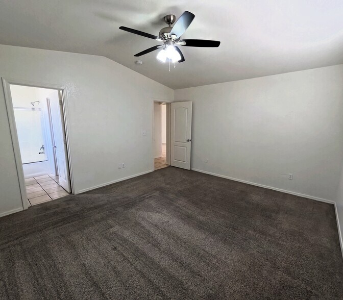 Building Photo - 1675 E Segovia Way