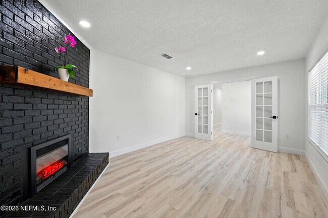 Building Photo - 2915 Holly Bay Rd