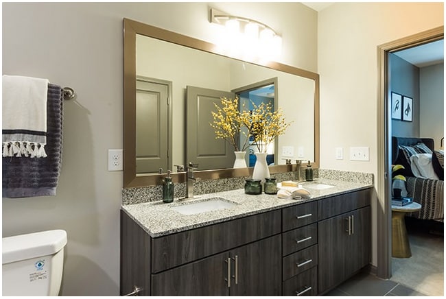 Building Photo - 2821 Manorcrest Ct