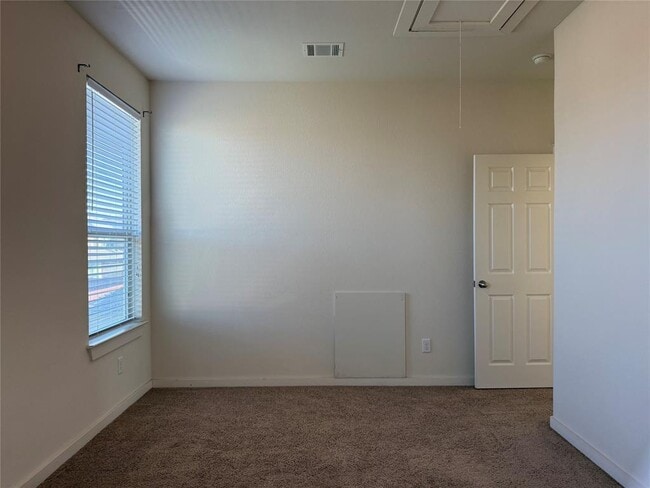 Building Photo - 16101 Hawthorne Heights Trail