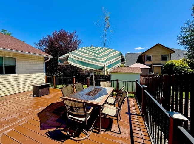 Building Photo - Fully Furnished and Supplied House in Lowe...