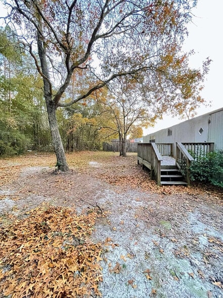 Building Photo - 400 Ball Park Rd