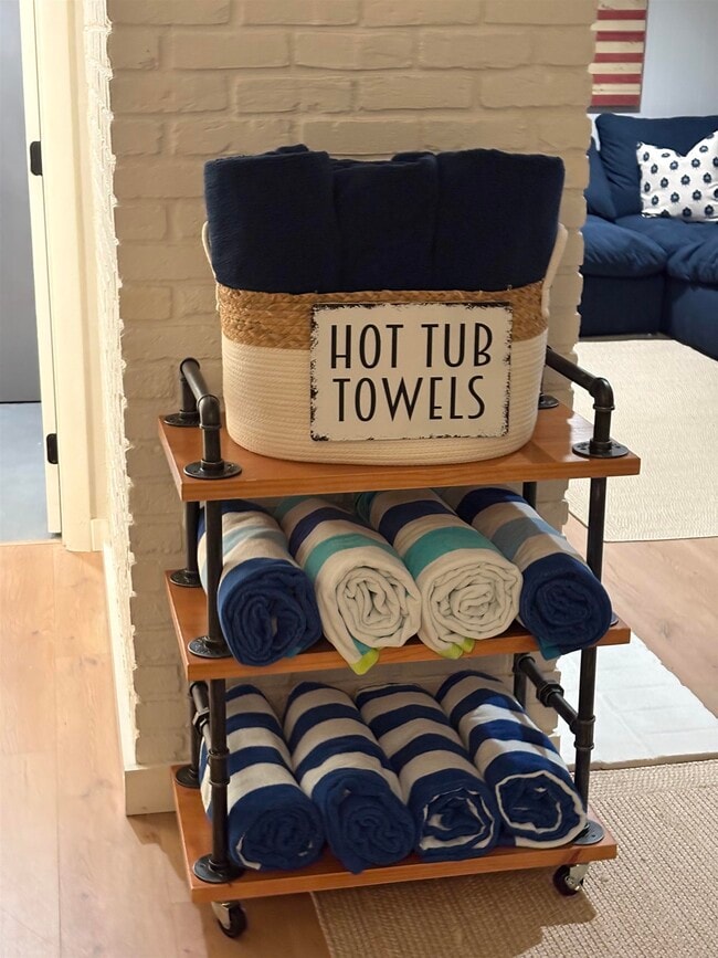 Building Photo - 121 Upper Bay Rd