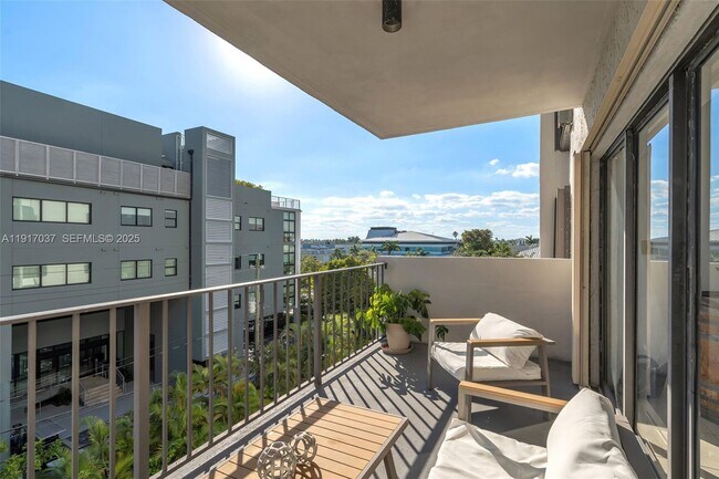 Building Photo - 575 Crandon Blvd