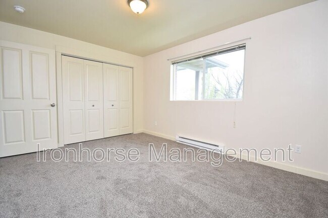 Building Photo - 807 W Villard St
