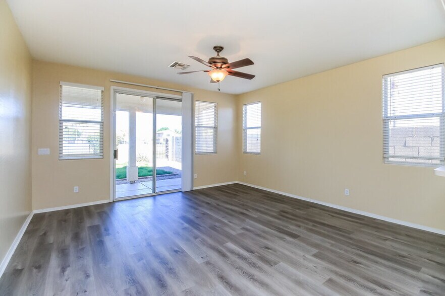 Building Photo - 2730 E Calle Del Norte Dr