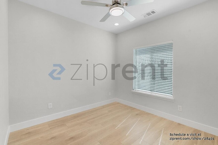 Building Photo - Unit