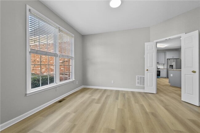 Building Photo - 137 Towne Park Dr