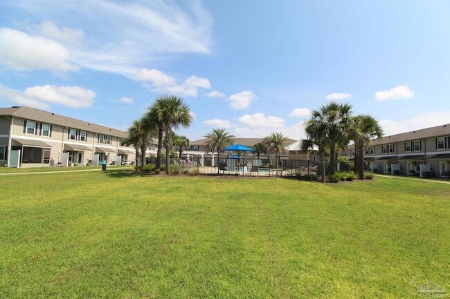 Building Photo - 310 S F St