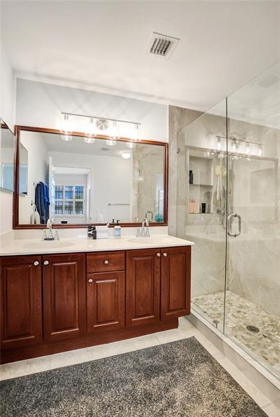 Building Photo - 4059 Crystal Lake Dr