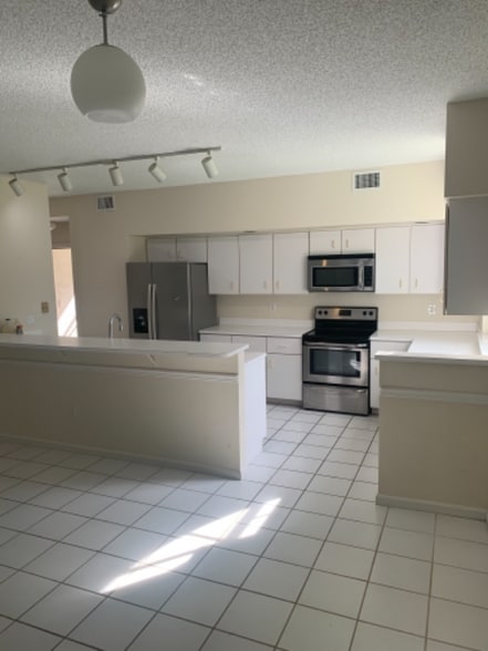 Building Photo - 8073 Aberdeen Dr