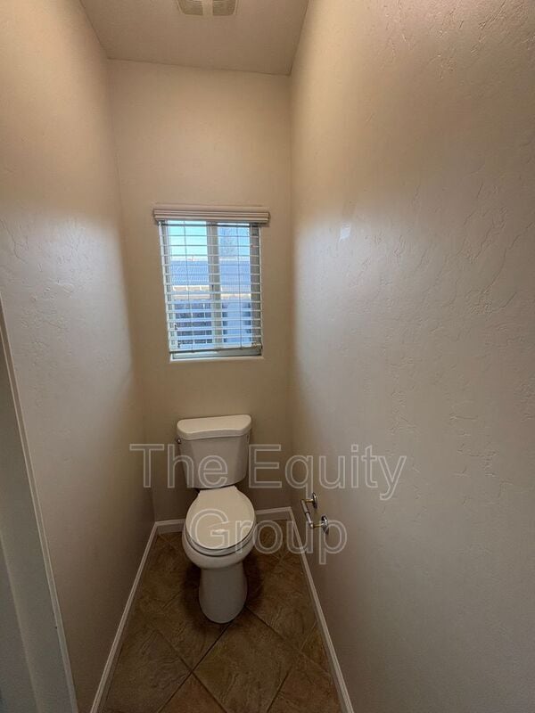 Building Photo - 4911 W Elkhorn Ave