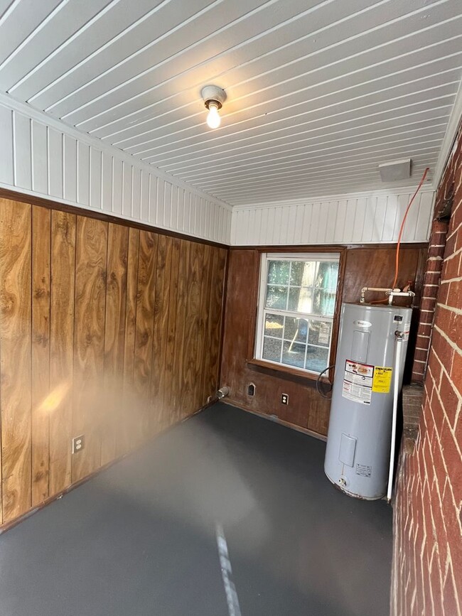 Building Photo - **ON HOLD**Total Electric - 2 Bedroom / 1 ...