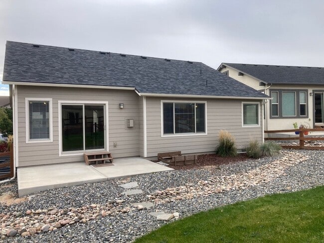 Building Photo - Ranch w/finished Basement with AC and a Gas Stove!