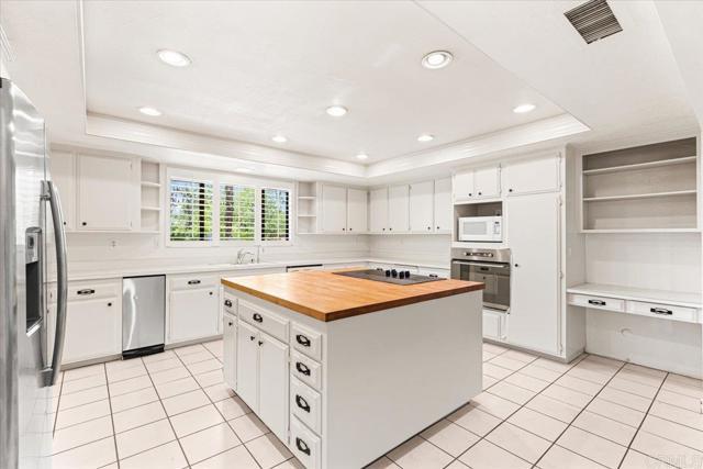 Building Photo - 25175 Hereford Dr