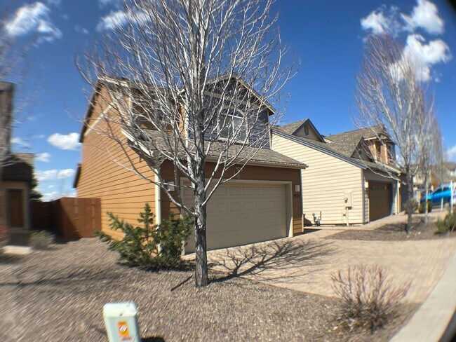 Building Photo - Spacious 3BR Townhome in Bellemont | Fenced Yard + 2-Car Garage