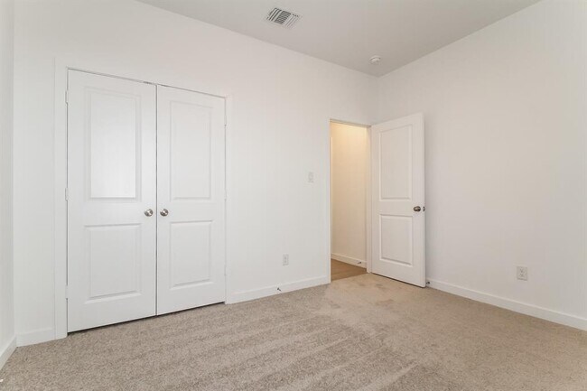 Building Photo - 1908 Ponderosa Pne Ln