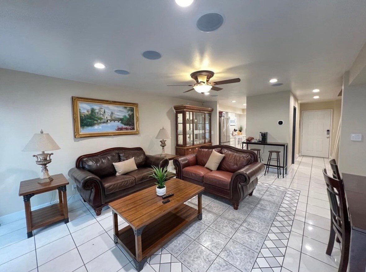 Building Photo - 7651 Reseda Blvd