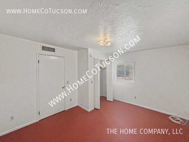 Building Photo - 1733 E Adelaide Dr