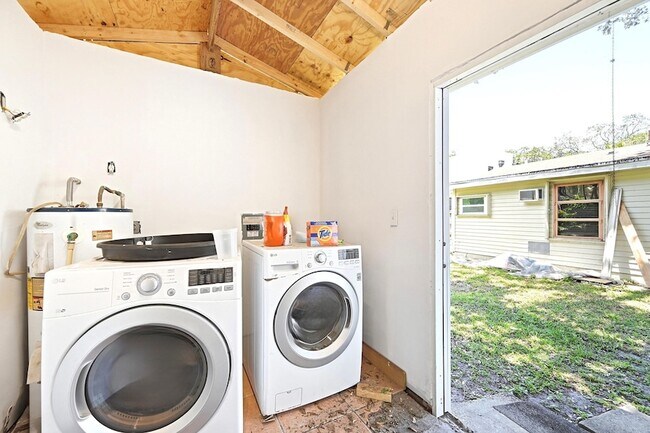 Building Photo - 1516 SW 24th St