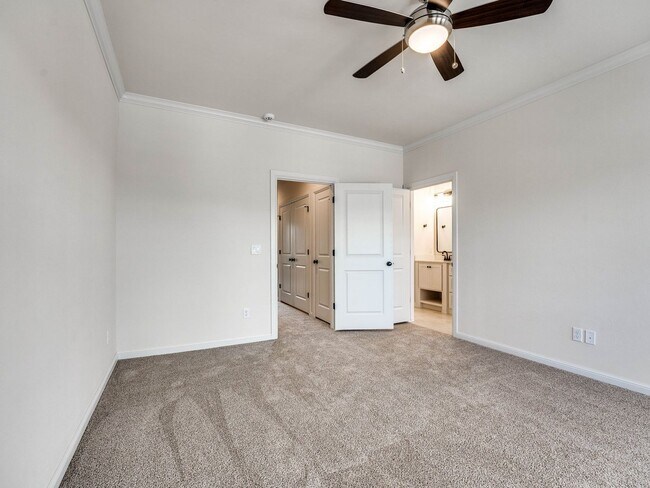 Building Photo - Luxury, Zero Maintenance Living in Edmond!