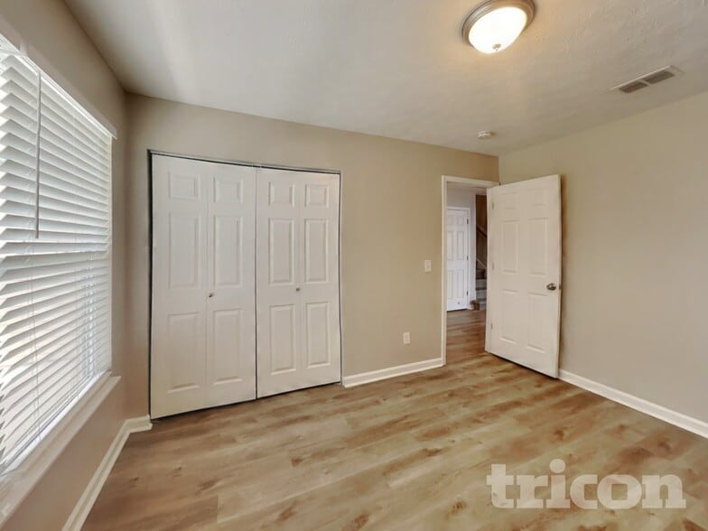 Building Photo - 904 Grand Oak Dr