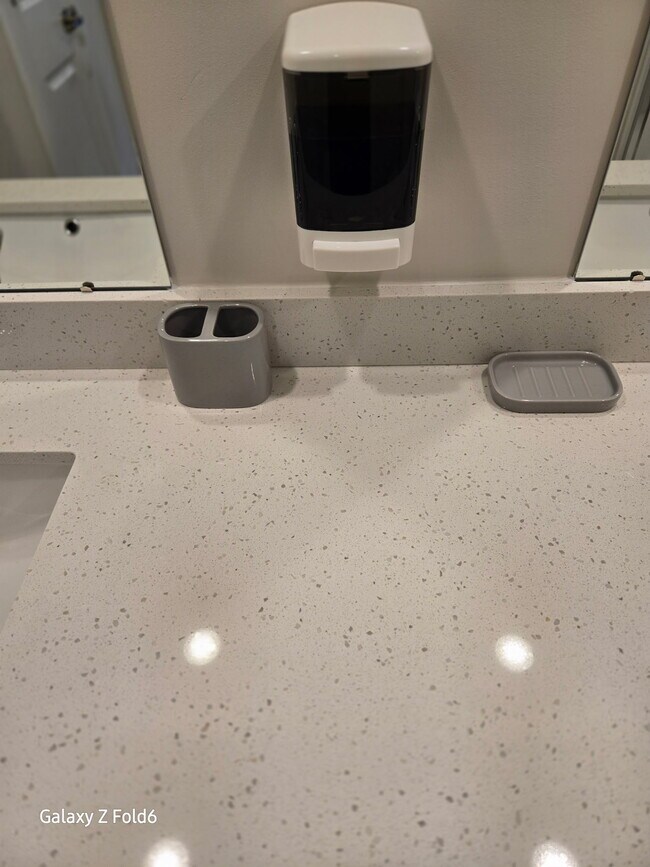 Building Photo - 26 E Front St