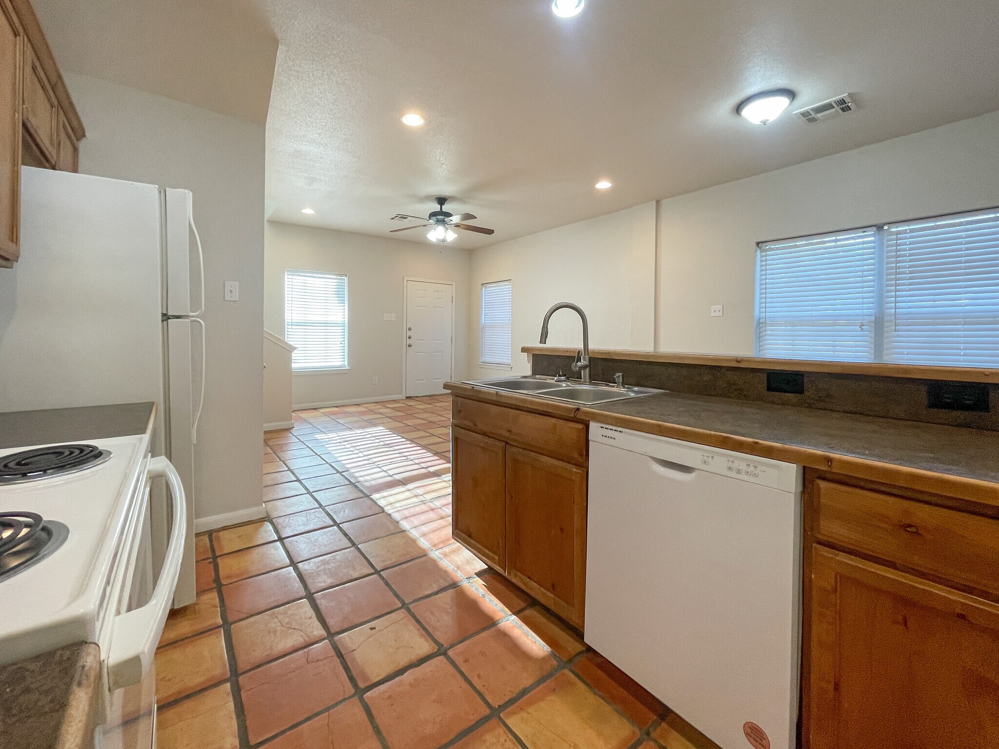 Building Photo - 506 3rd St