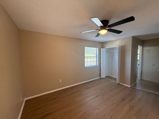 Building Photo - Updated 2-Bedroom Apartment in Quiet Ocala Community