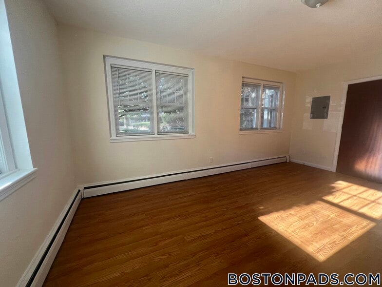 Building Photo - 2018 Commonwealth Ave