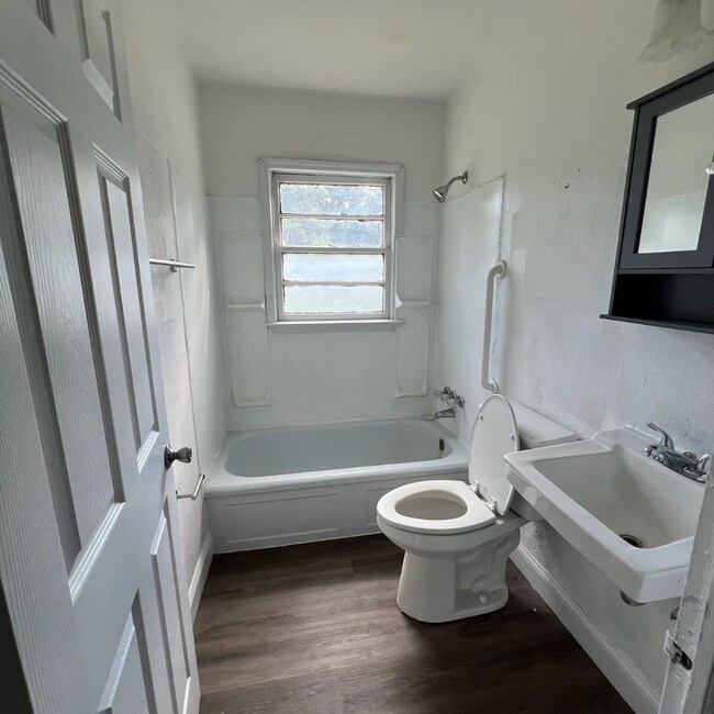 Building Photo - 1916 Dabney Dr