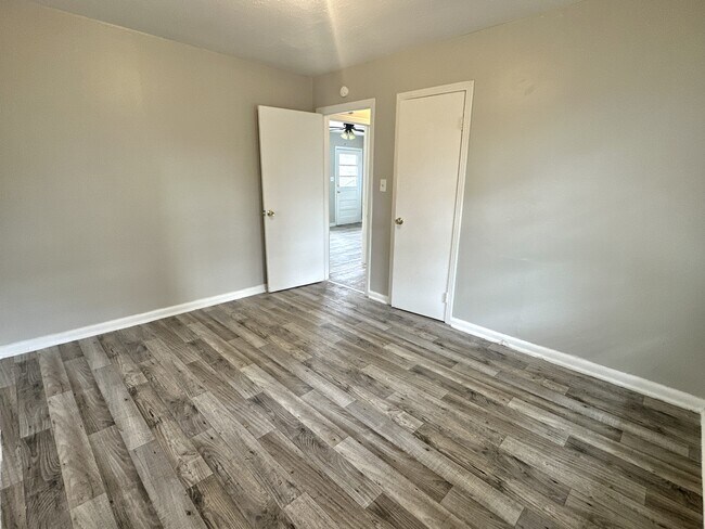 Building Photo - 825 Bethune St