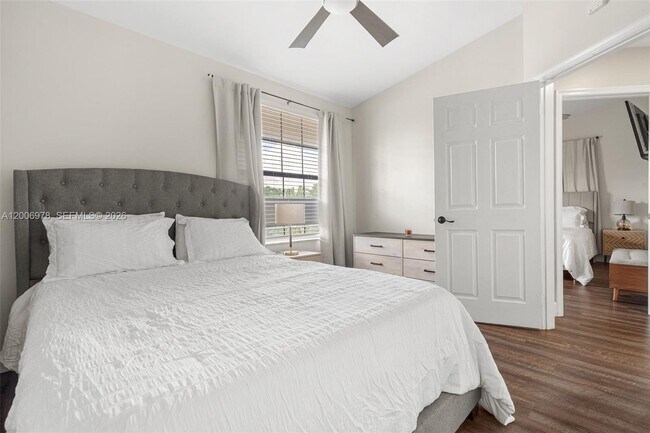 Building Photo - 9161 Vineyard Lake Dr