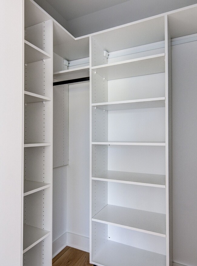 Building Photo - 20 E Redman Ave